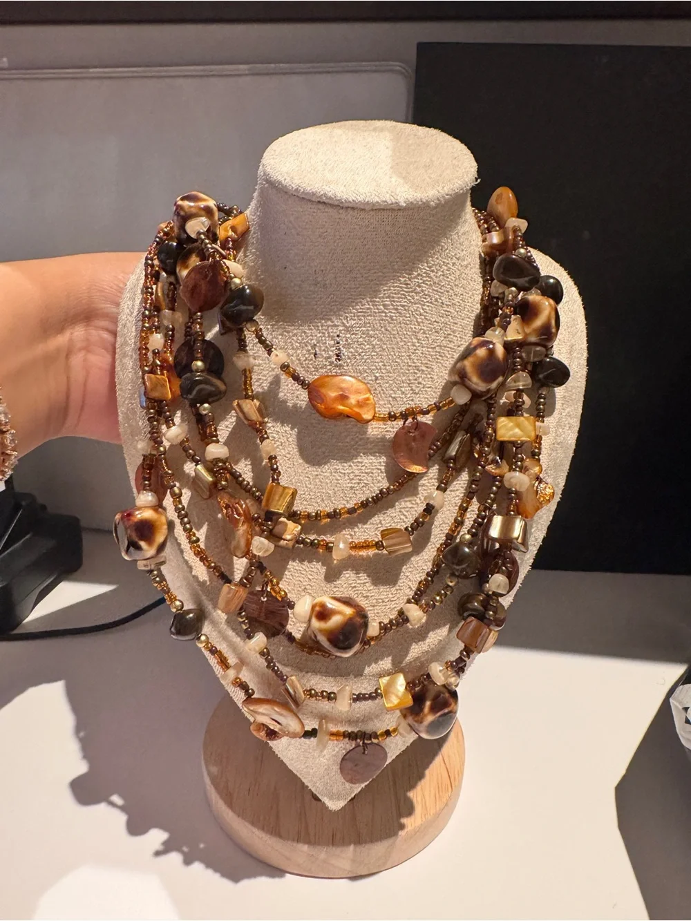 Vintage Brown and Amber tone Beaded and shell Women's Necklace - Picture 4 of 12